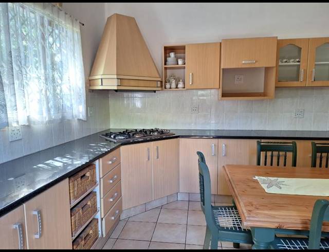 6 BEDROOM HOUSE FOR SALE IN UMKOMAAS